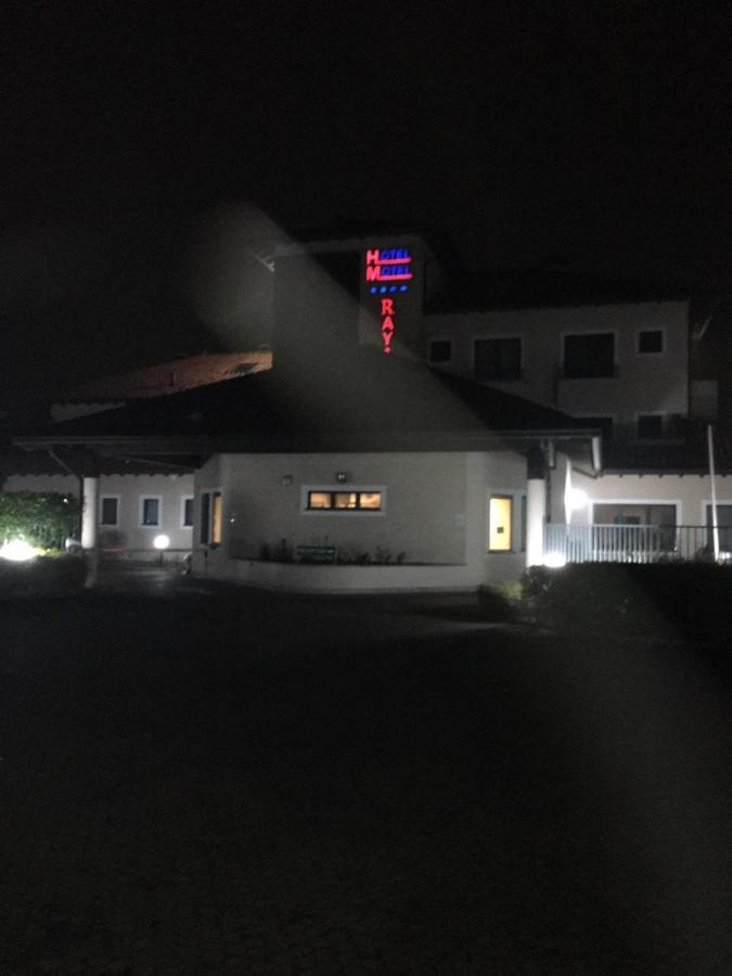 Elysium Hotel Raya Mediglia Luaran gambar