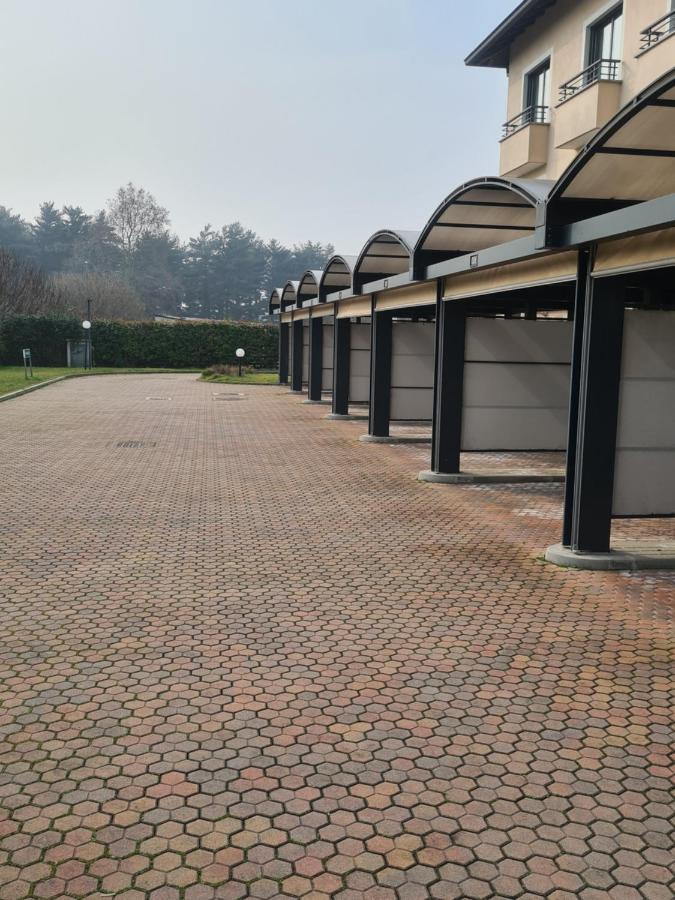 Elysium Hotel Raya Mediglia Luaran gambar
