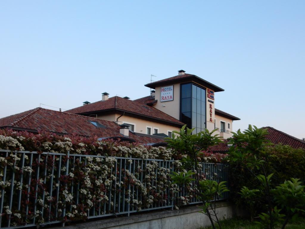 Elysium Hotel Raya Mediglia Luaran gambar