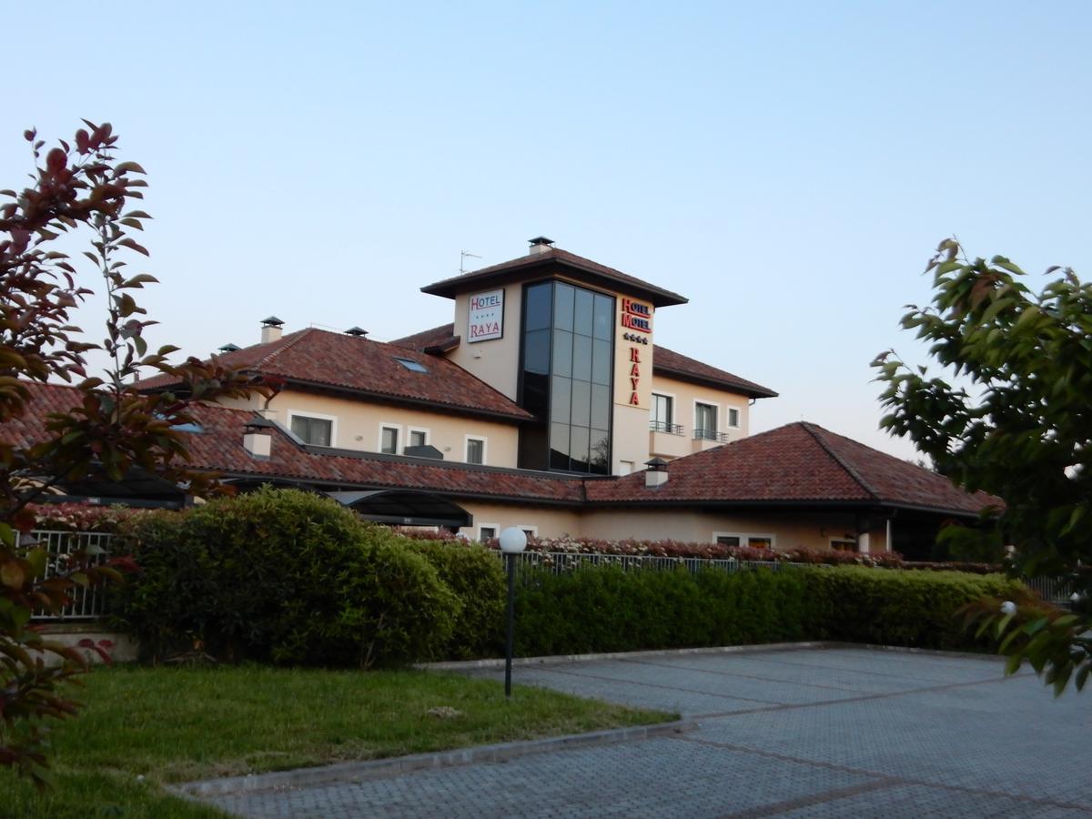 Elysium Hotel Raya Mediglia Luaran gambar